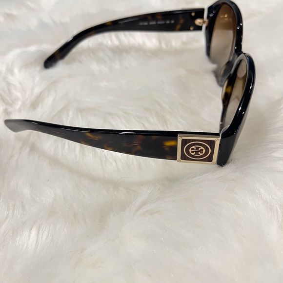 Tory Burch polarized sunglasses/case/bag main image 4